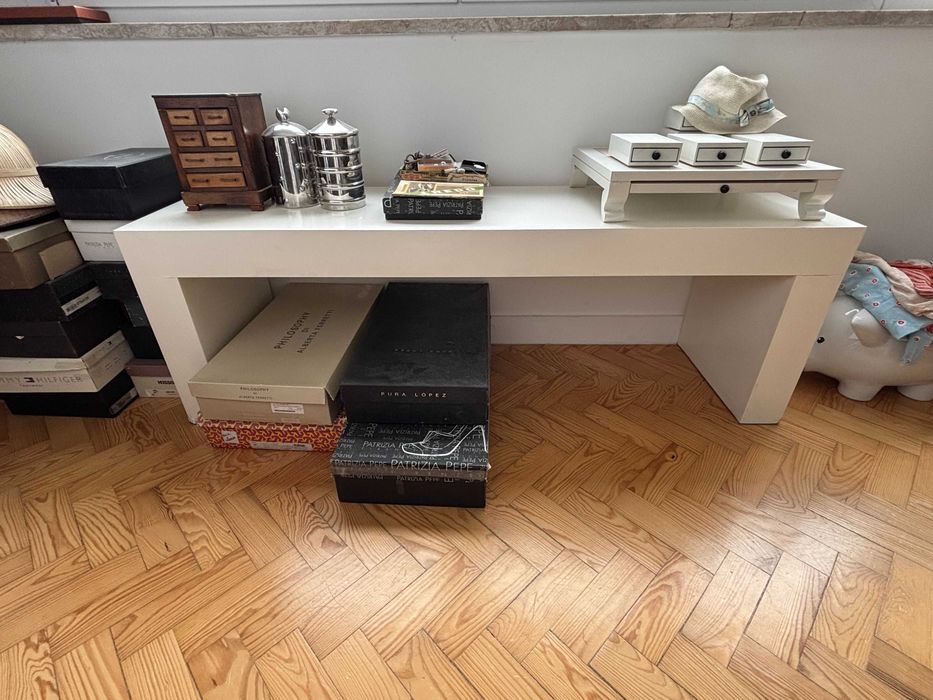 banqueta lacada branca