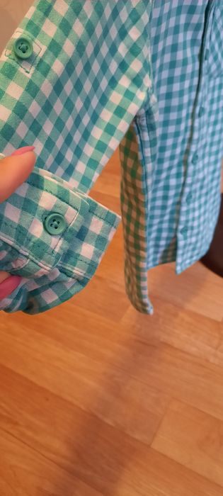 Продам рубашку на мальчика 5-6 лет
