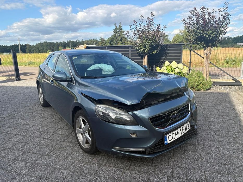 Volvo V40 Pojazd po kolizji drogowej, najechanie na tył innego pojazdu