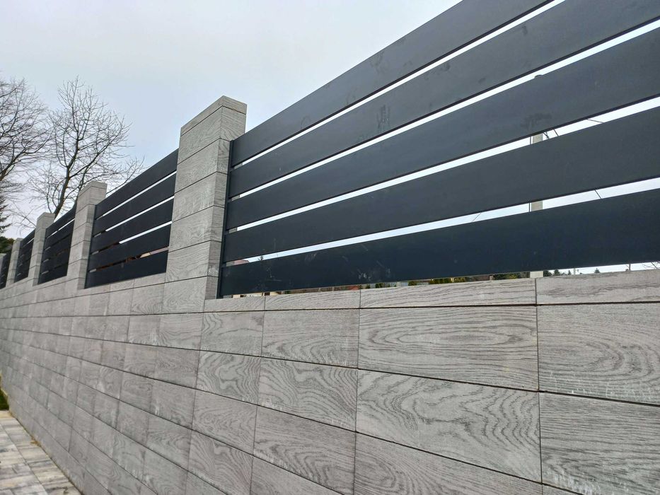 Słup aluminiowy do ogrodzeń 100x100x3x2500 + lakier proszkowy - słupek