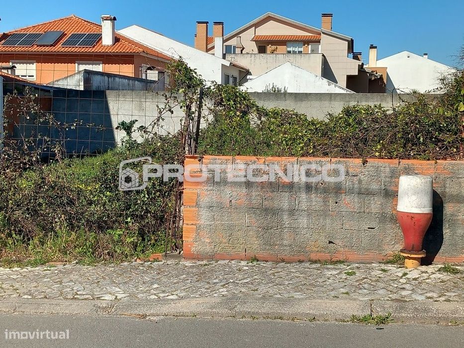 Lote de terreno c/ 130 m2 - Aradas