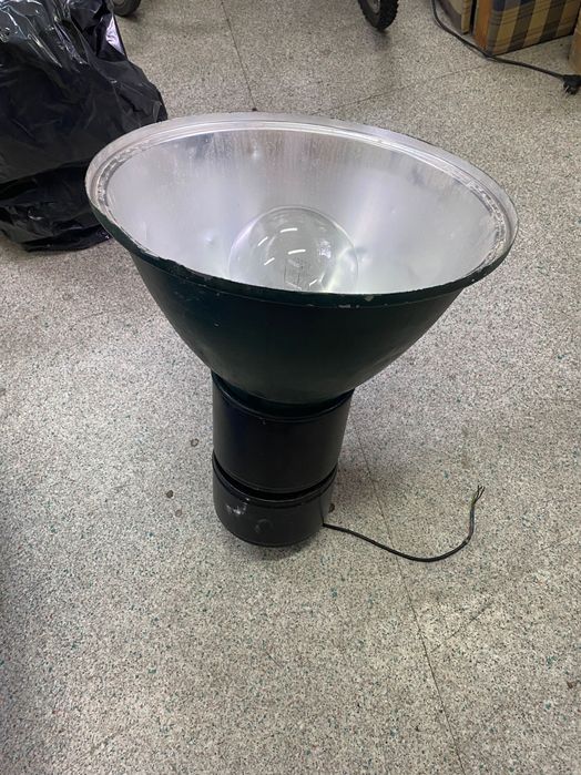 Lampa duża oświetlenie Hal