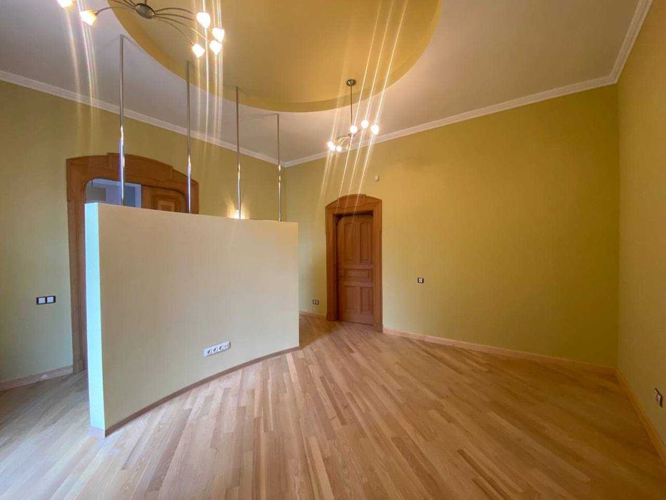 Австрійський люкс, трикімнатна квартира вул. Мазепи