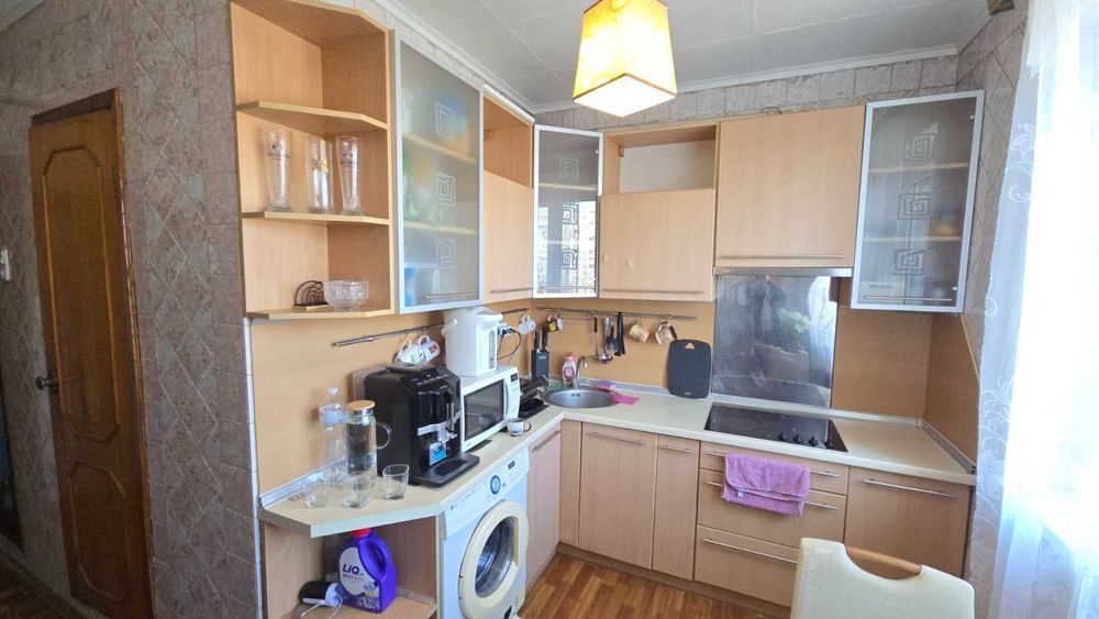 Продам 3к квартиру метро Индустриальная 42000