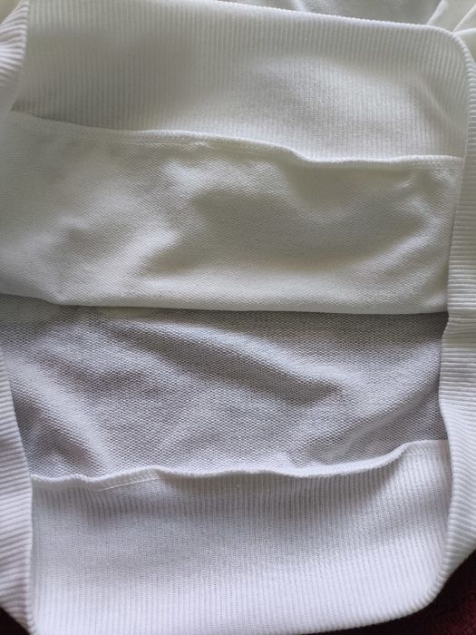 Biala bluza damska z kapturem