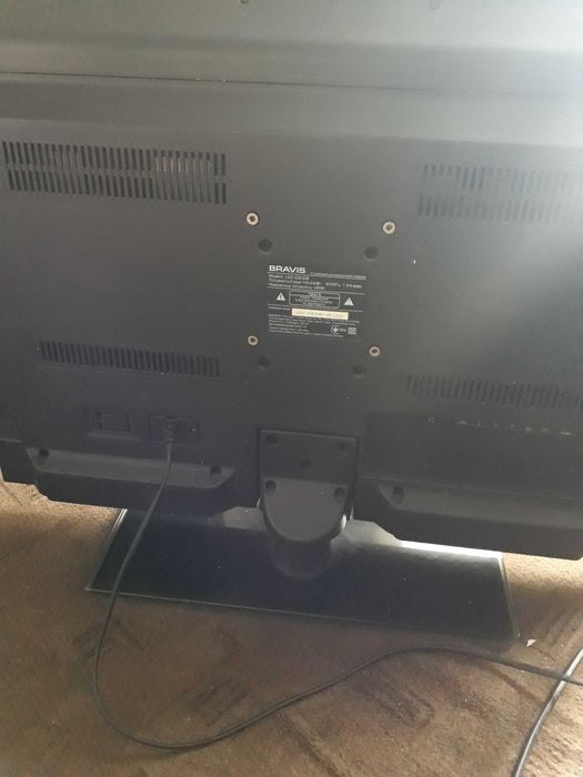 Продам телевизор BRAVIS LED-32E30B на запчасти