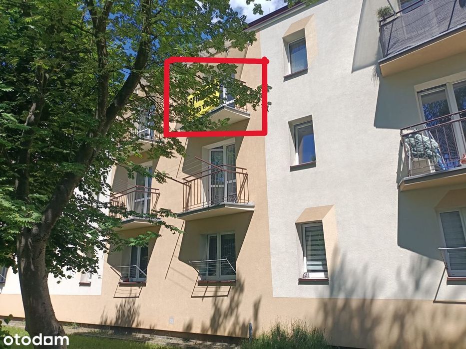 Przestronne M-3 w centrum Poręby, balkon