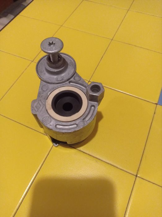 Натяжитель ремня грм Renault