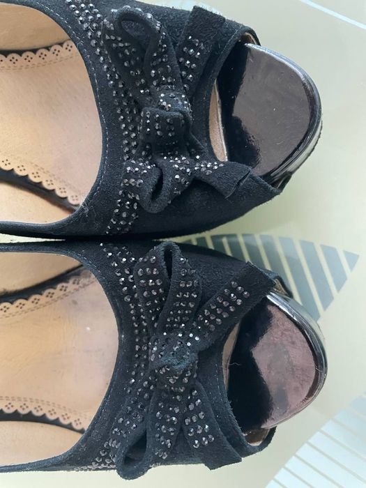 Замшеві туфлі. Туфлі на високих підборах.