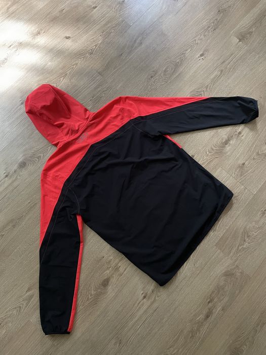Спортивна вітровка Under Armour essential розмір М