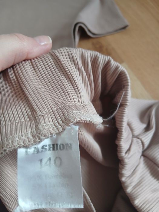 Komplet dziewczecy prążkowany r 140