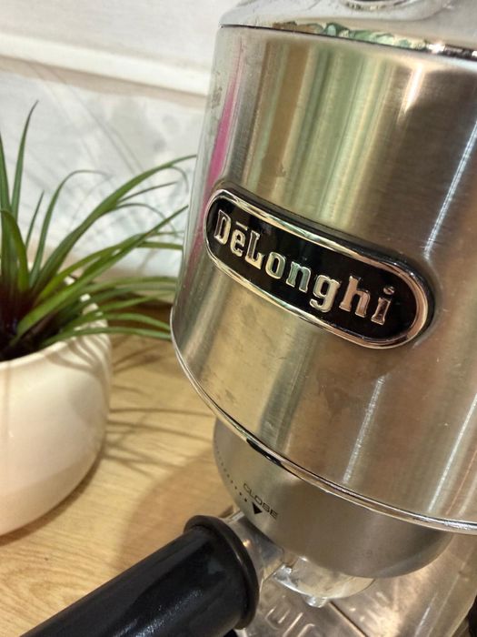 Ekspres DELONGHI Dedica Style EC685.M