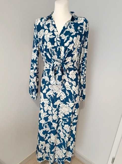 Granatowa sukienka w kwiaty długa rozcięcie na nogę