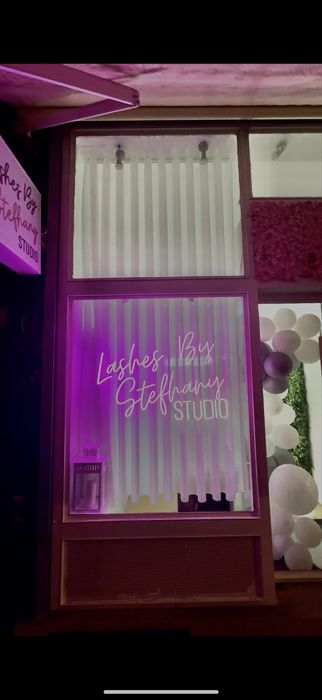 Alugo mesa de manicure