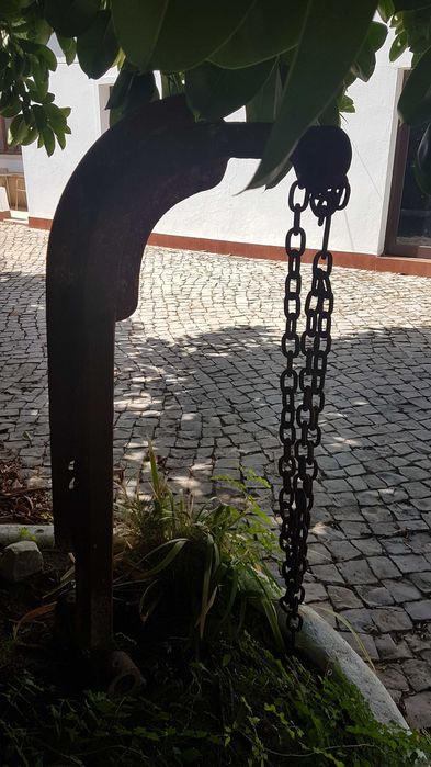 Peça de barco antiga em ferro