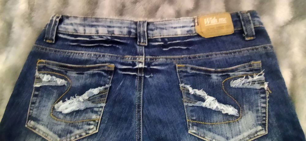 Джинсы с вышивкой средняя посадкой 48р