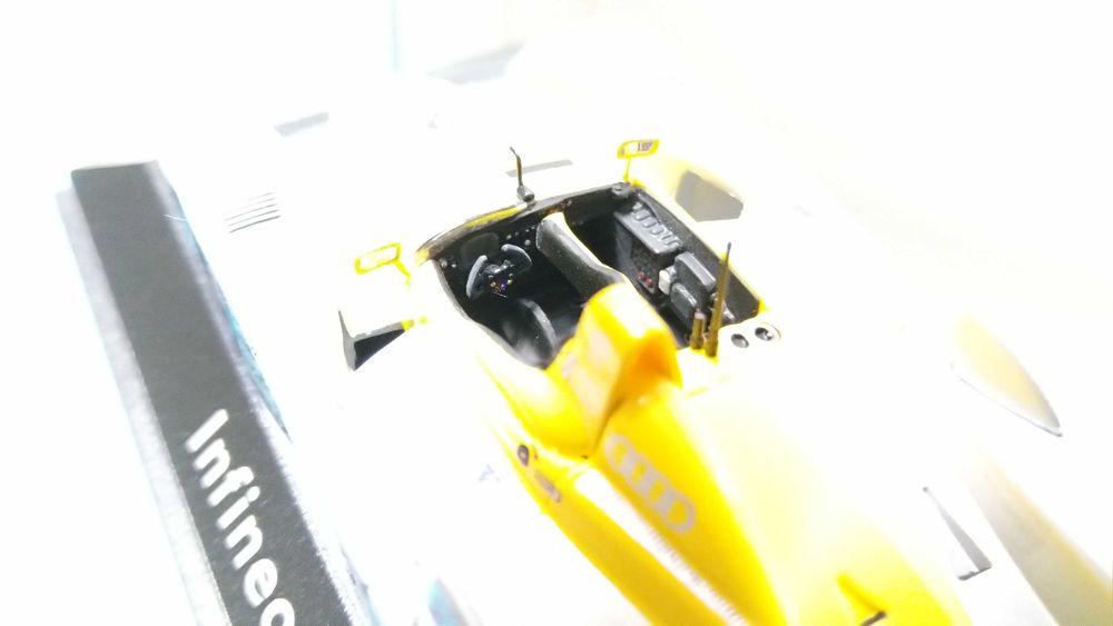 Audi R8 #2: 24h Le Mans 2002 (2º lug geral) - Minichamps à escala 1/43