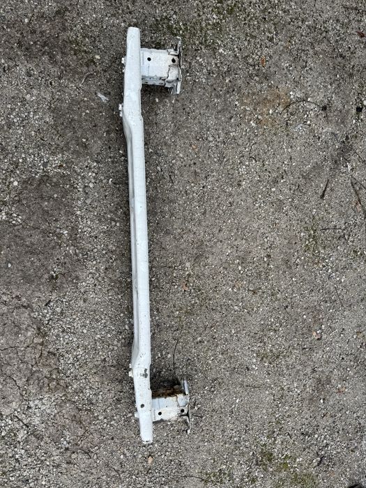 Усилитель заднего бампера Toyota Auris 180