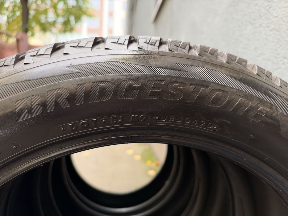 Bridgestone Blizzak 235/55 R20