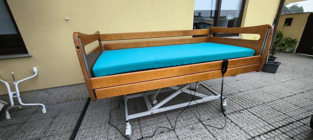 Cama articulada elétrica e elevatória hospitalar