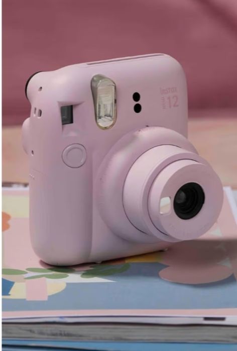 Instax Mini 12 câmara instantânea, com auto-exposição e lente selfi incluída,