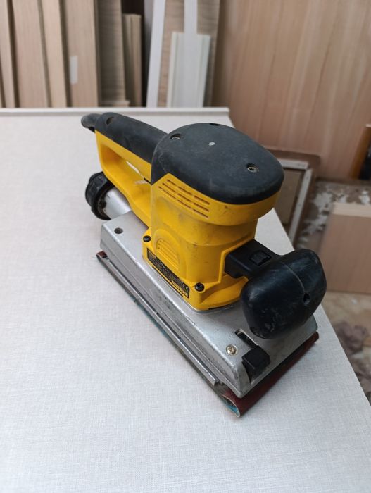Lixadeira DeWalt monofásica