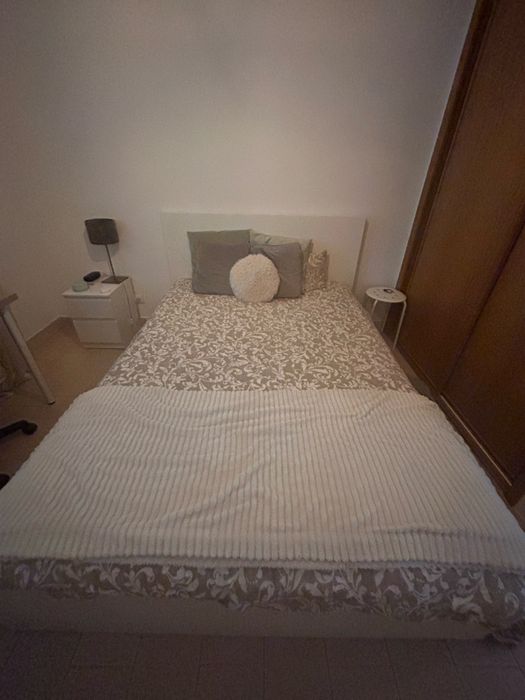 Cama casal e colchão IKEA