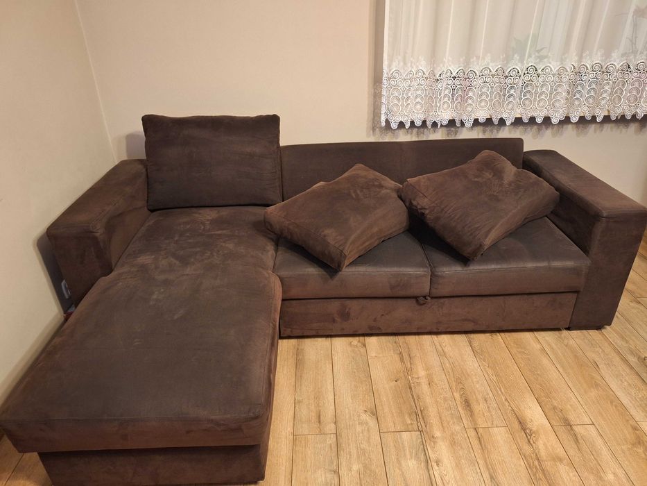 Narożnik w kolorze czekolady.