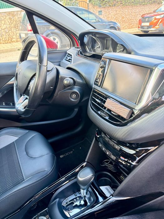 Peugeot 2008 PureTech Allure EAT6 1.2