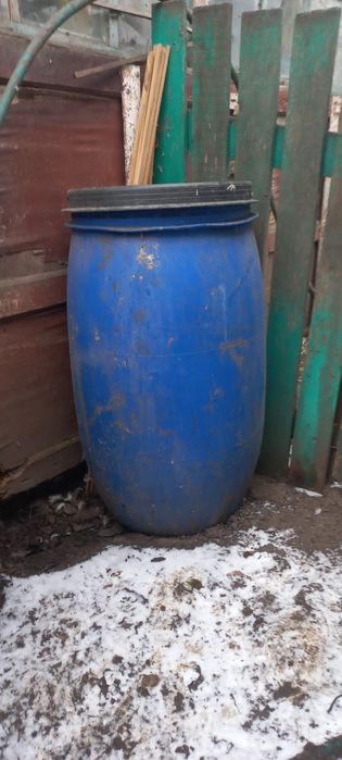 Продам бочки металические и пластиковые