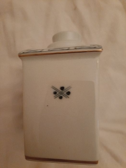 Frasco /caixa de chá em porcelana da Vista Alegre