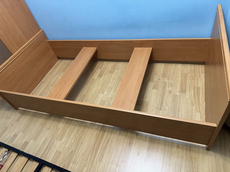 Кровать с матрасом