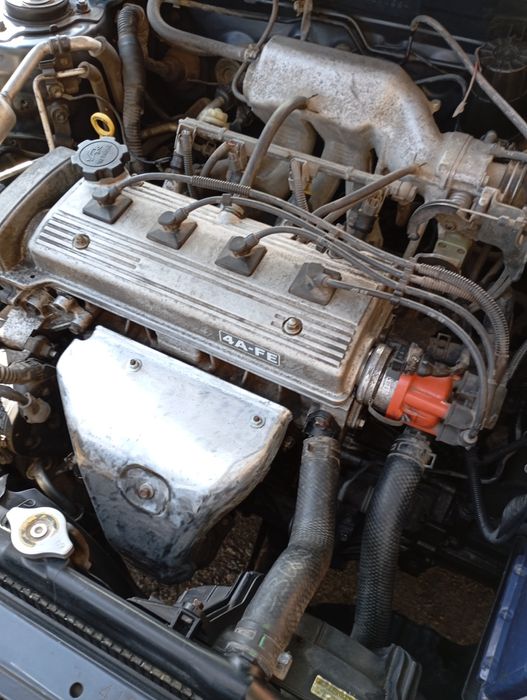 Тойота авенсіс,1.6, бензин