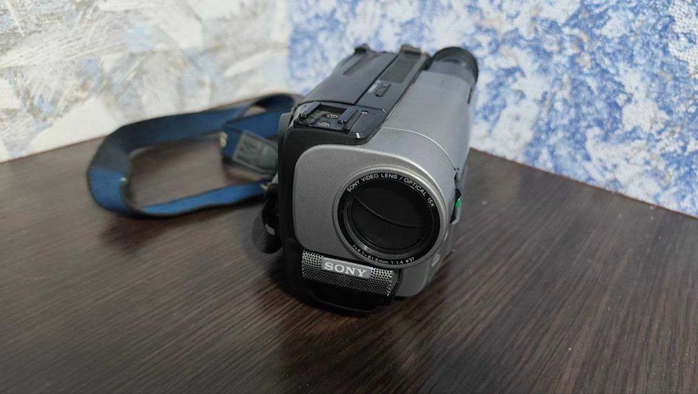 Sony Handycam Vision - портативна відеокамера