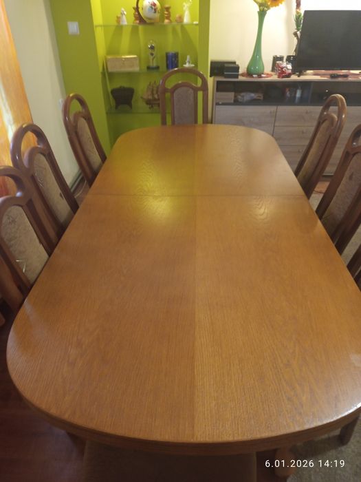 Stół w okleinie dębowy+8 krzesła komplet