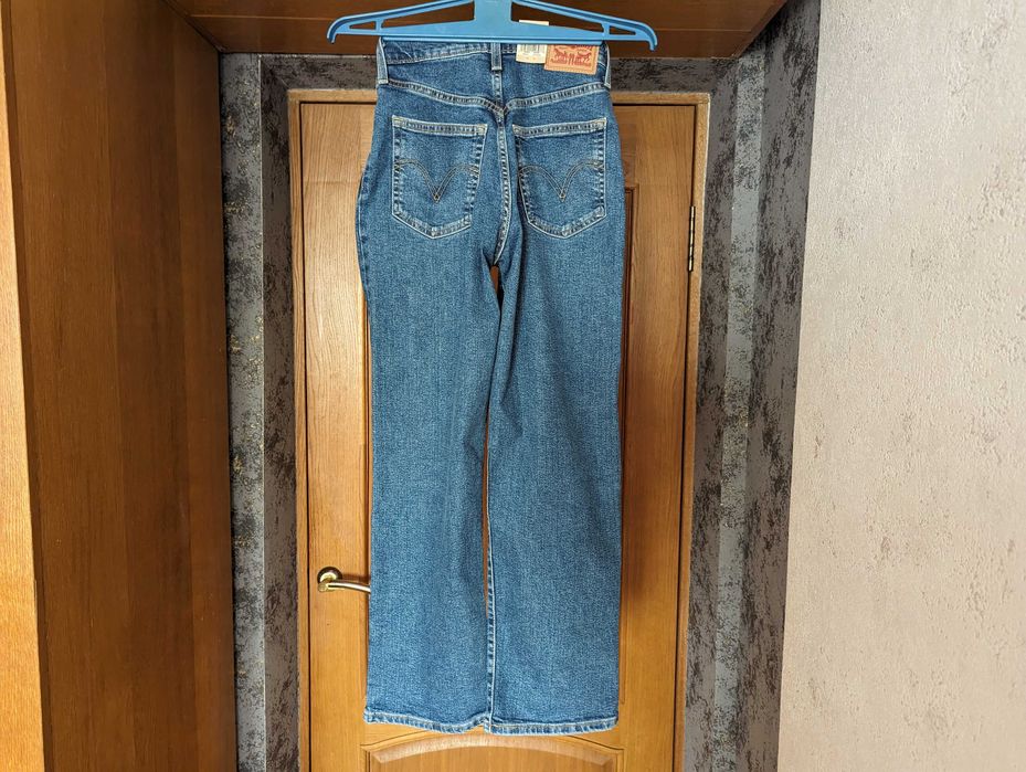 Жіночі джинси Levis Ribcage женские джинсы.