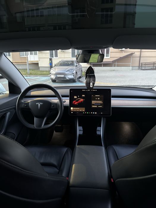 Продам Tesla Model 3