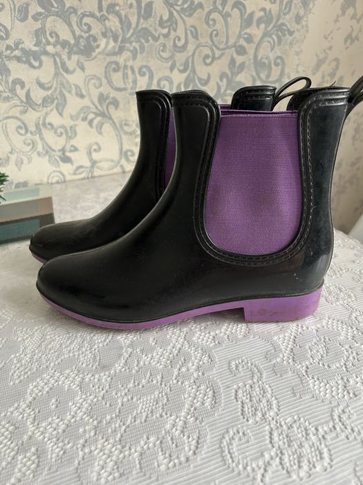 Продам гумові чоботи