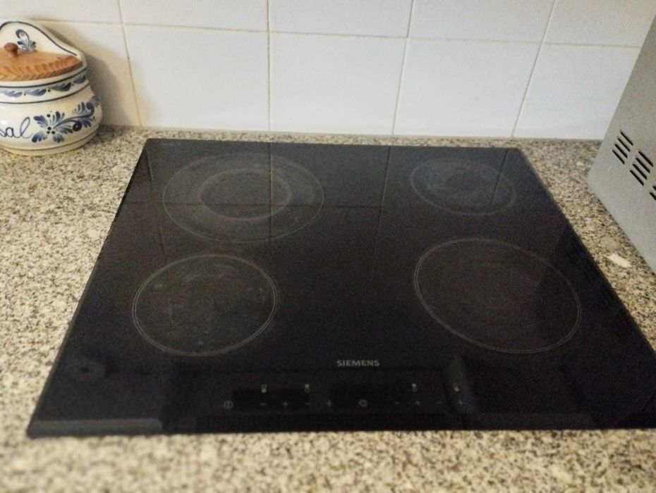 Placa SIEMENS - Vitrocerâmica - Vidro Negro - 60 cm