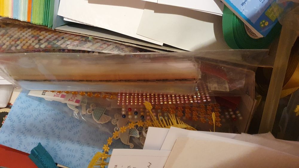 Papiery i ozdoby do scrabbookingu