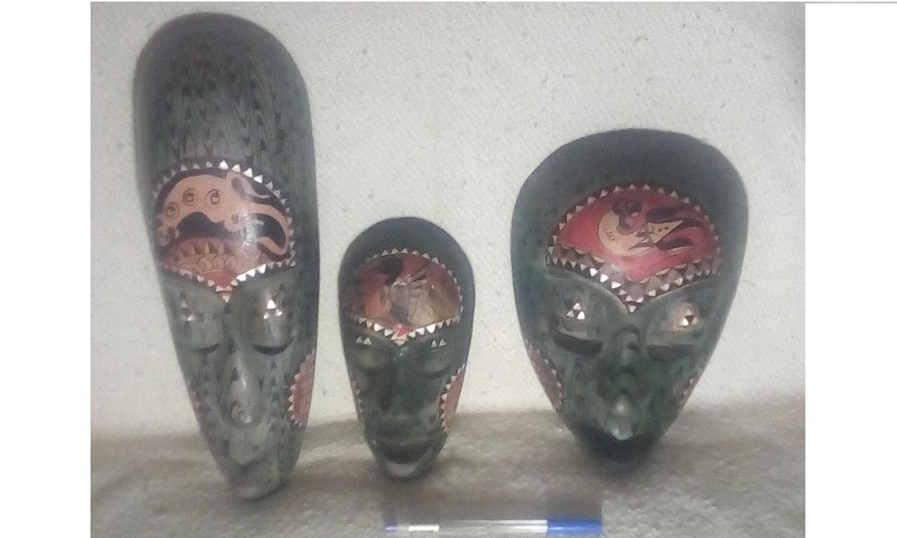 Máscaras tribais de madeira feita à mão da Malásia Malaca (5 mascaras)