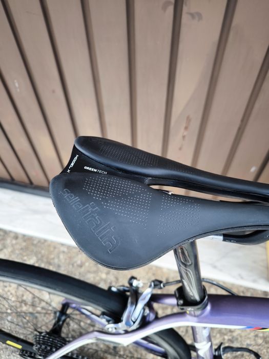 Specialized Roubaix com rodas Roval carbono