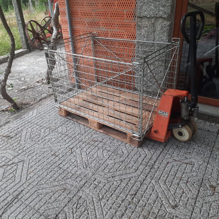 Cesto com porta paletes