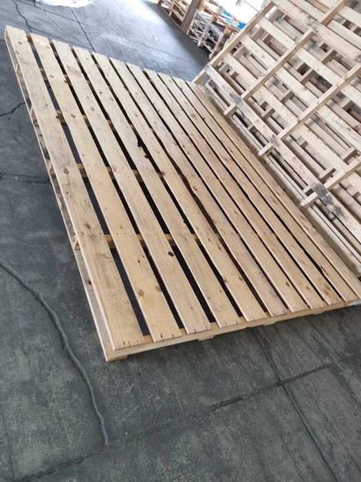 Duże palety 3x2 metra.