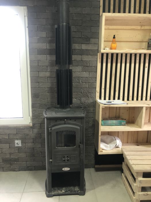 Модульний будинок з каміном.