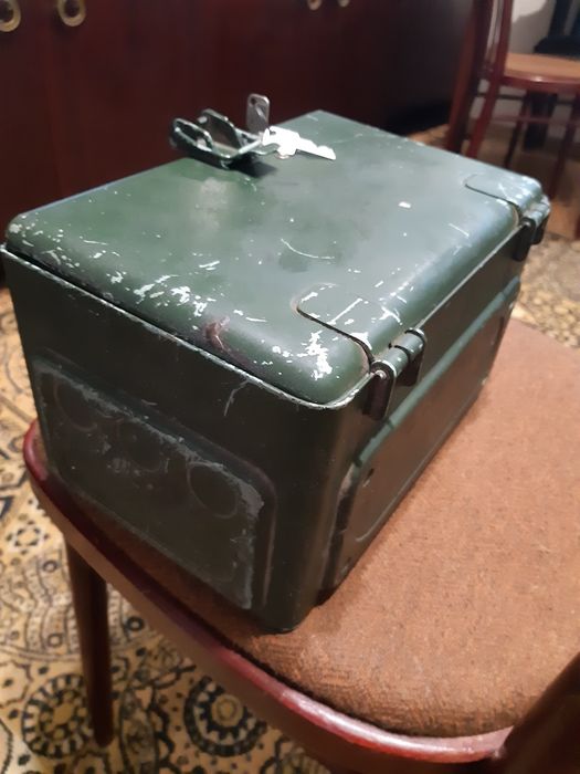 Сейф металлический