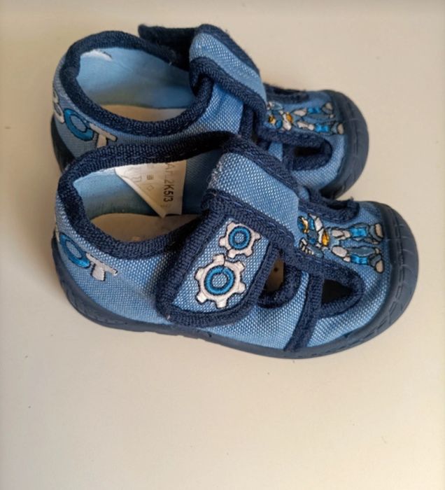 Kapcie MB oddychające ze skórzaną wkładką rozmiar 20