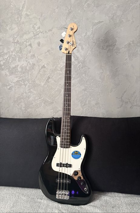 gitara basowa Squier JazzBass