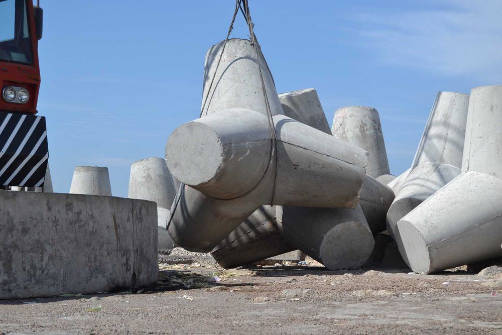 Betonowy blok mur czworonóg gwiazdoblok jeż zapora drogowa GDAŃSK