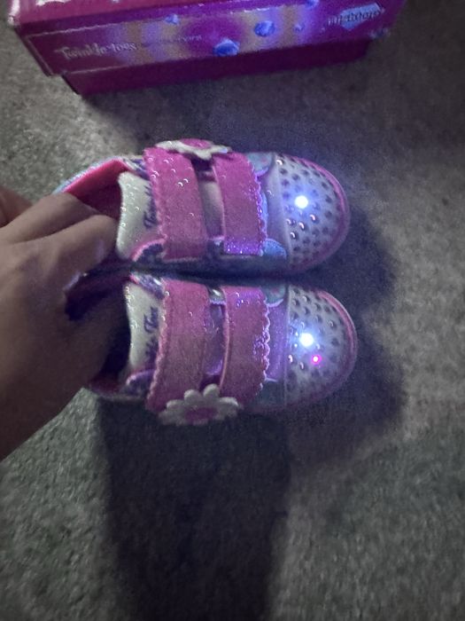 Дитячі кеди/мокасини/сандалі/босоніжки/крокси/шльоп skechers з мигалками світять р 23 устілка 14-15 см chicco